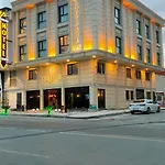 Loft Park - Airport 10 Minute Hotel