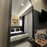 Loft Park - Airport 10 Minute Hotel