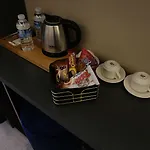 Loft Park - Airport 10 Minute Hotel
