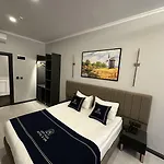 Loft Park - Airport 10 Minute Hotel