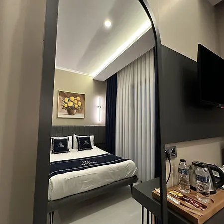 Loft Park - Airport 10 Minute Hotel